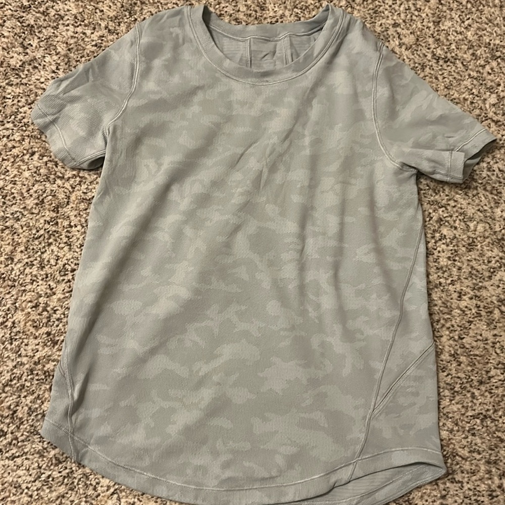 Lululemon Tee - Picture 2 of 4